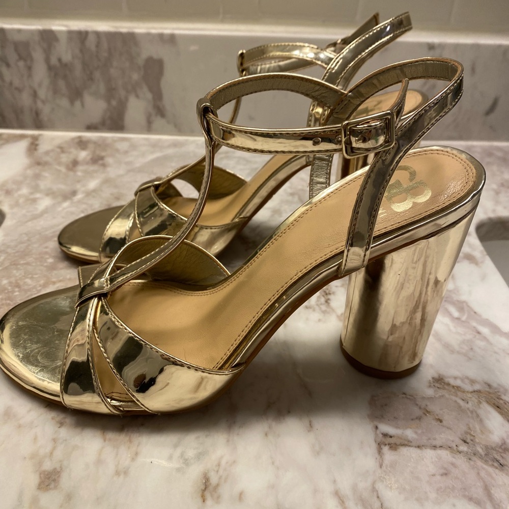 Gianni Bini strap chunky gold heels